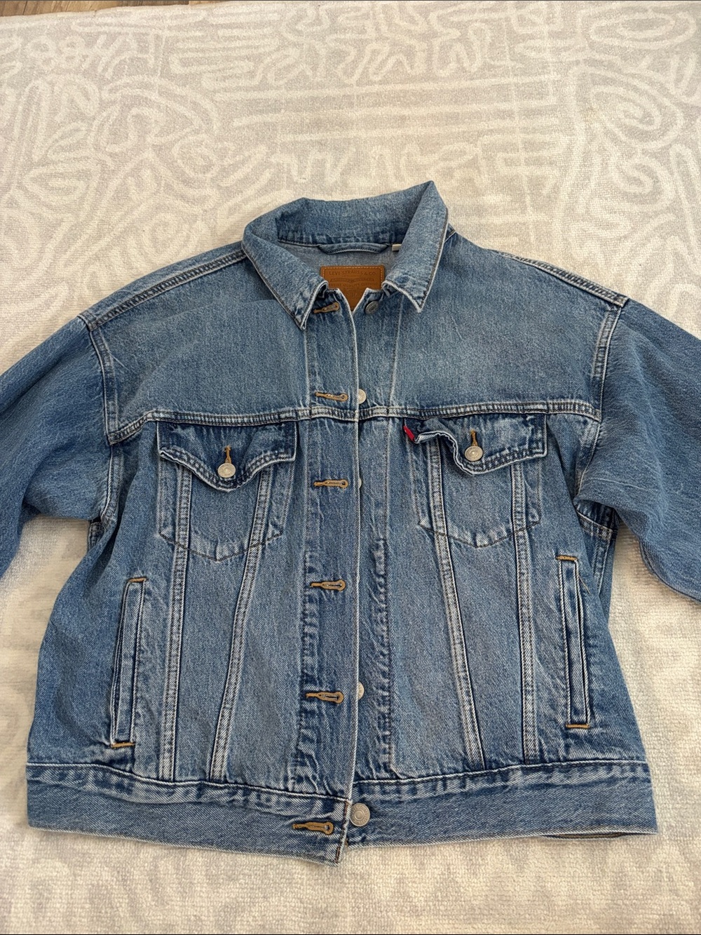 Levi's oversized women’s Blue Denim Jacket-size small